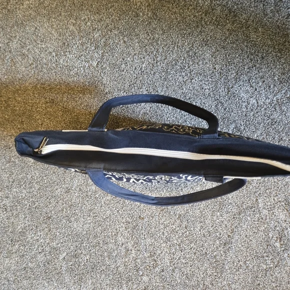 Stylish Blue and White Tote Bag - Picture 2 of 5